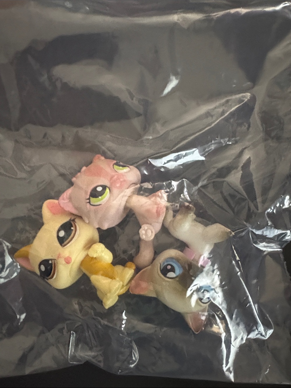 Littlest Pet Shop Cream and Yellow Cat Figure with Big Eyes - Picture 6 of 6